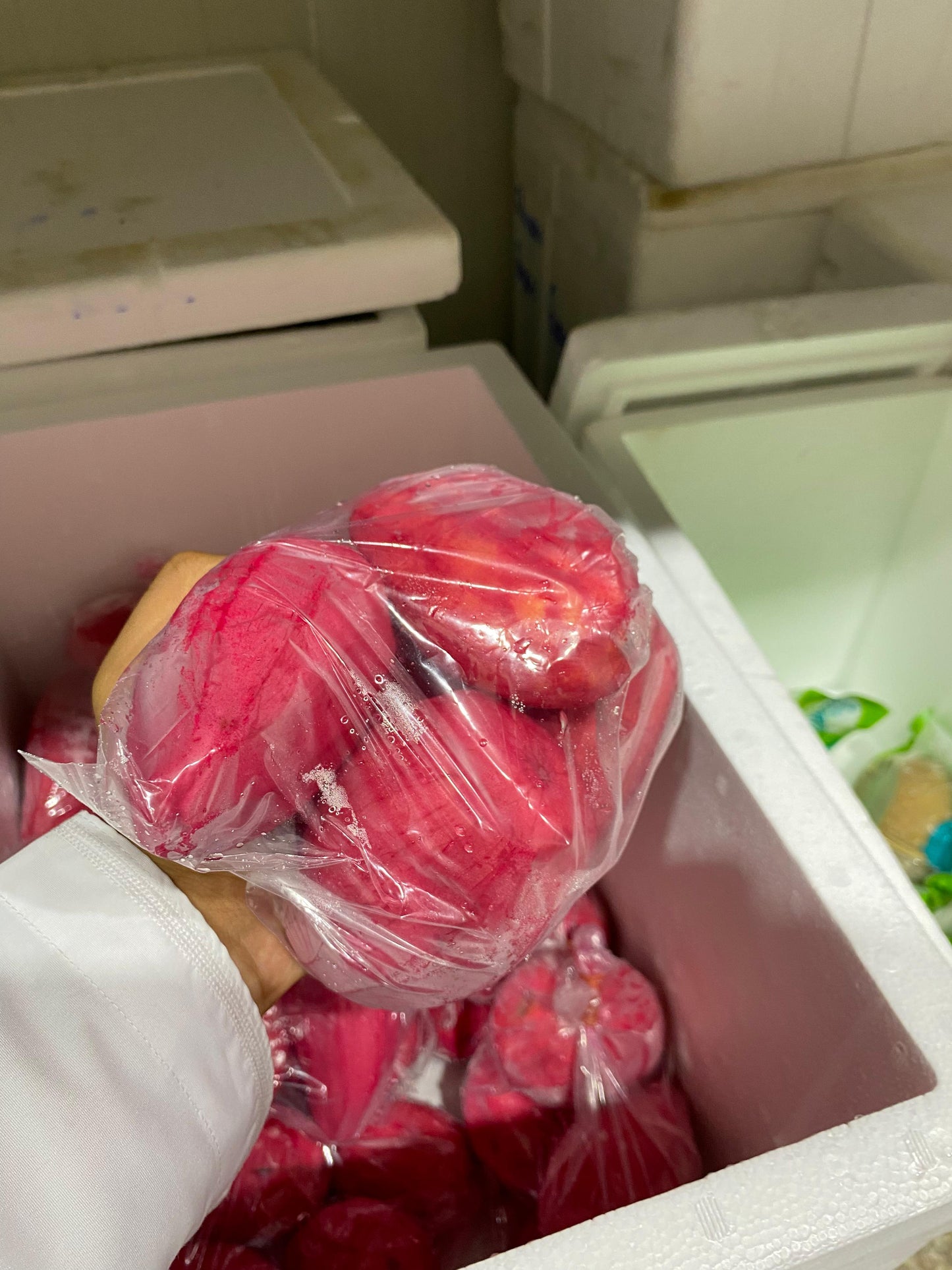 (Mango) Red/ Thailand مانجو احمر/ تايلاندي