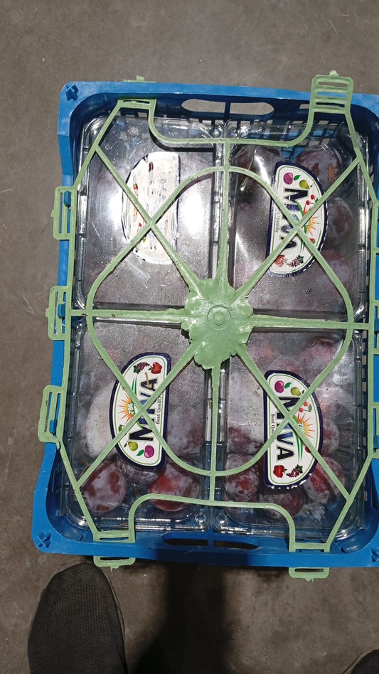 Plums Box 1x4 برقوق احمر كرتون