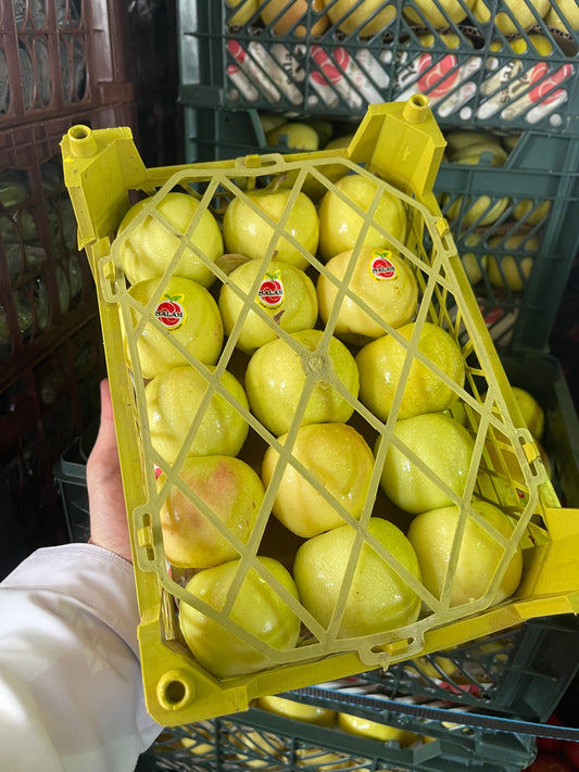 Apple/Iran basket تفاح اصفر ايراني سلة
