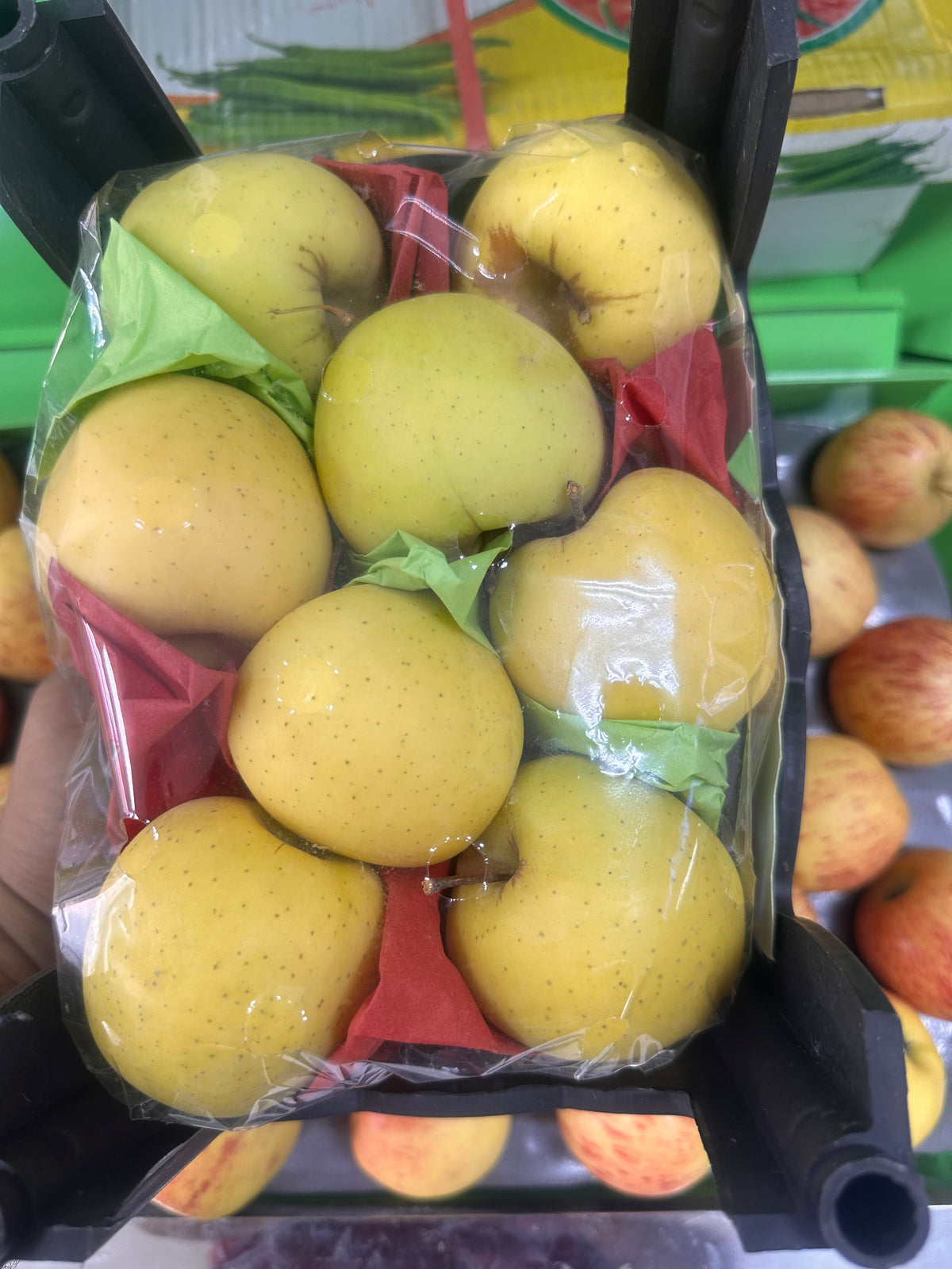 Apple/Syria basket/ تفاح سوري سلة