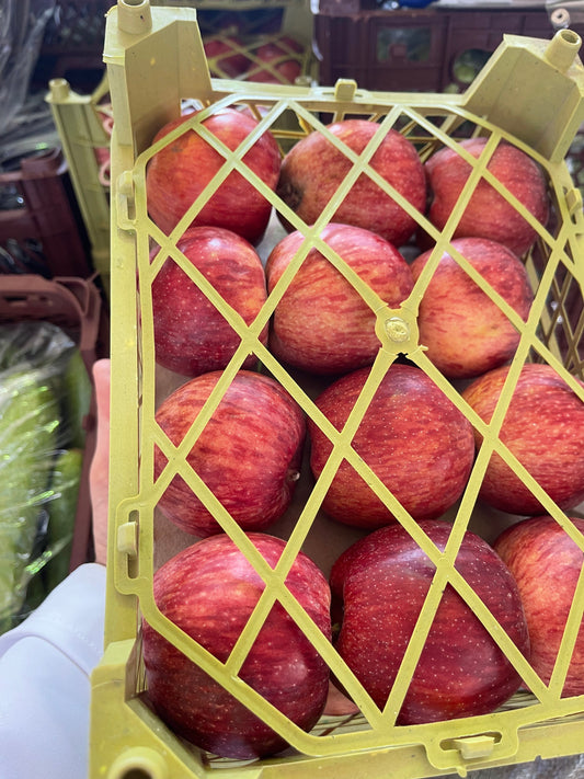 Apple/red Iran basket تفاح احمر ايراني سله⁩