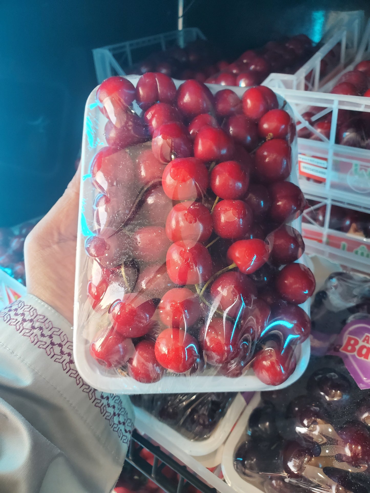 CHERRY Pkt علبة كرز لبناني